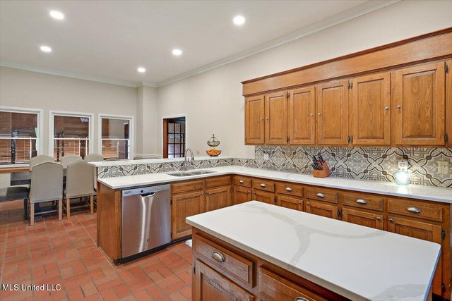 121 Countrywood Circle, Clinton, MS 39056