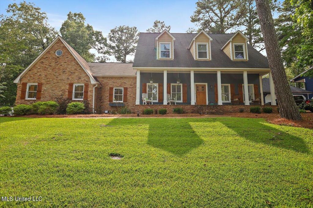 121 Countrywood Circle, Clinton, MS 39056