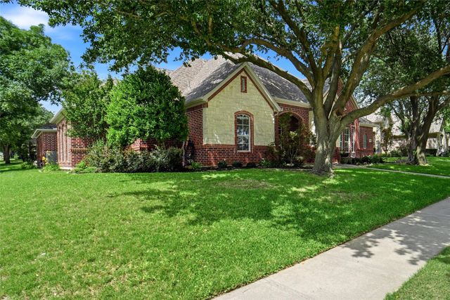 8901 Stratford Drive, North Richland Hills, TX 76182
