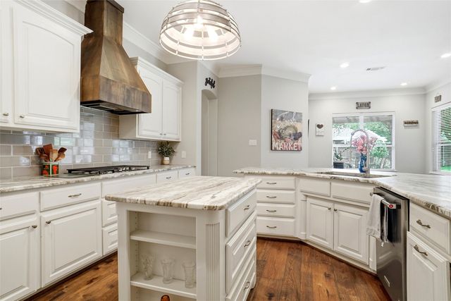 8901 Stratford Drive, North Richland Hills, TX 76182