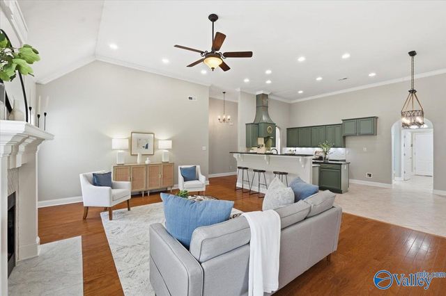 4814 Cove Valley Drive SE, Owens Cross Roads, AL 35763