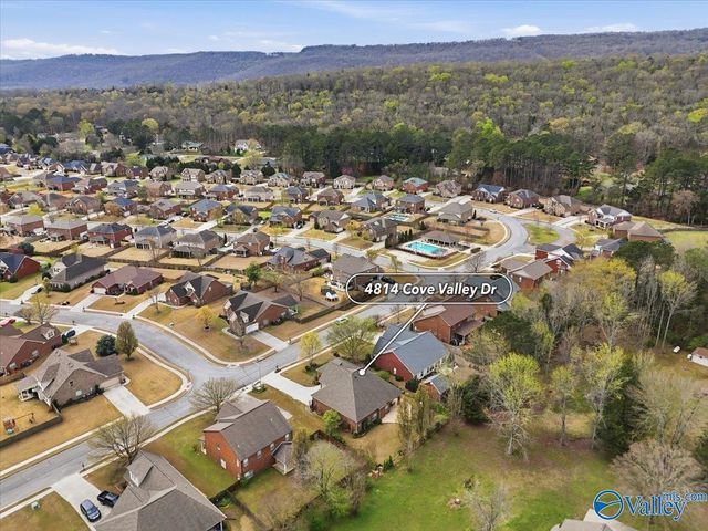 4814 Cove Valley Drive SE, Owens Cross Roads, AL 35763