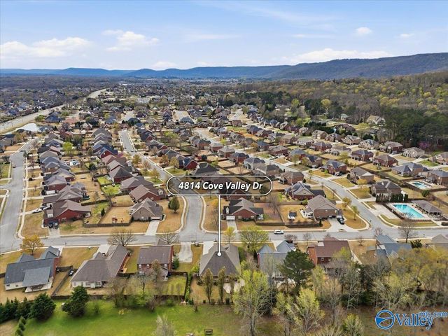 4814 Cove Valley Drive SE, Owens Cross Roads, AL 35763