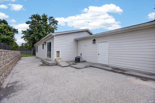201 Nikirk Lane, Oolitic, IN 47451