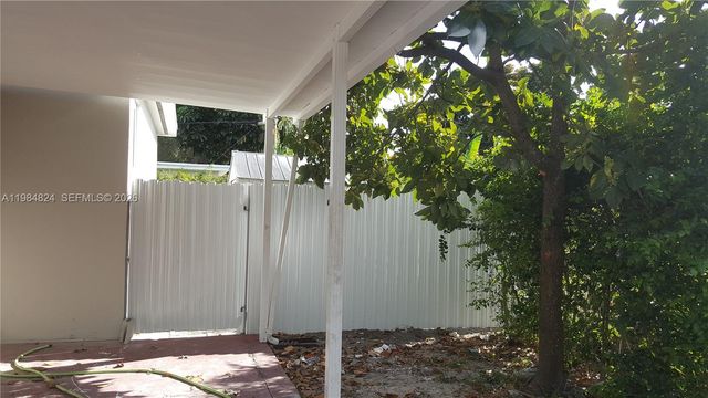 6300 SW 21st St 1, Miami, FL 33155