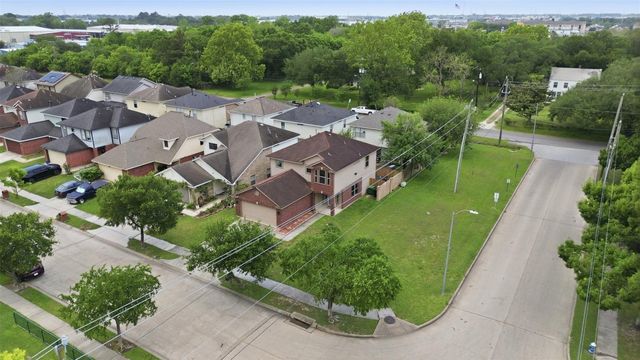 8902 Iron Springs Drive, Houston, TX 77034