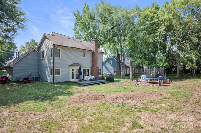 1045 Fairway Ridge Road NW, Concord, NC 28027