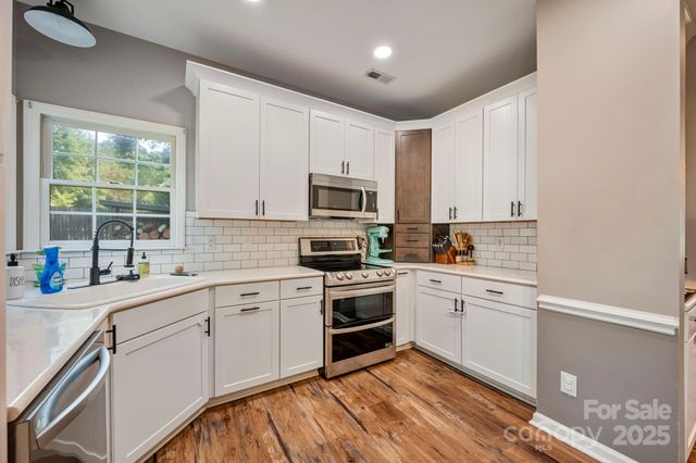 1045 Fairway Ridge Road NW, Concord, NC 28027