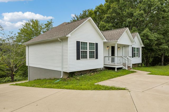 1299 Wesley Ct, Lawrenceburg, TN 38464