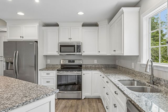1299 Wesley Ct, Lawrenceburg, TN 38464