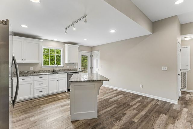 1299 Wesley Ct, Lawrenceburg, TN 38464