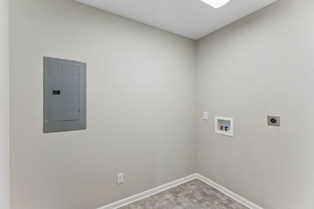1299 Wesley Ct, Lawrenceburg, TN 38464