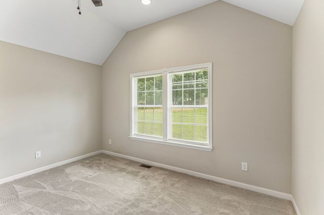 1299 Wesley Ct, Lawrenceburg, TN 38464