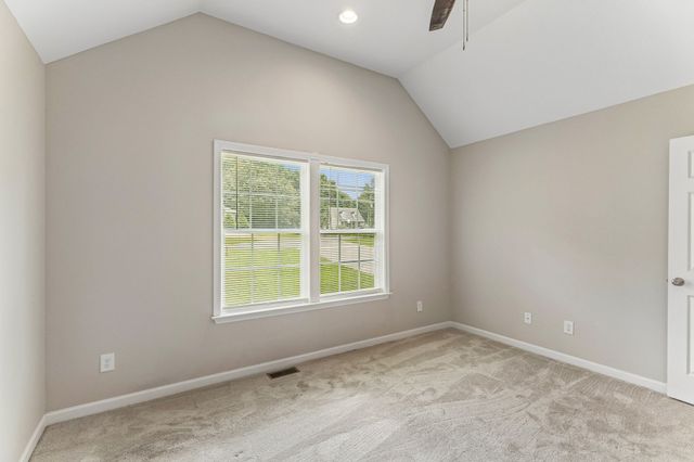 1299 Wesley Ct, Lawrenceburg, TN 38464