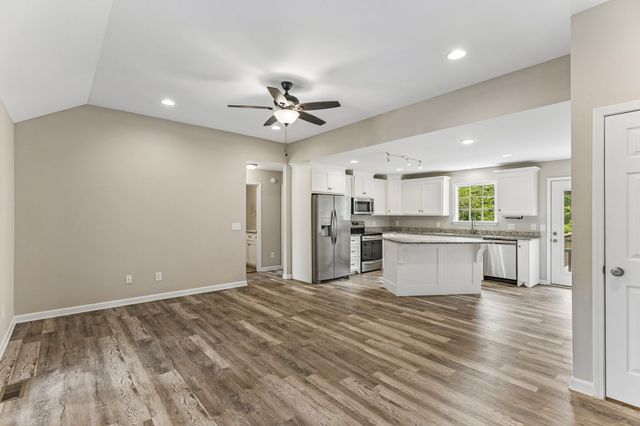 1299 Wesley Ct, Lawrenceburg, TN 38464