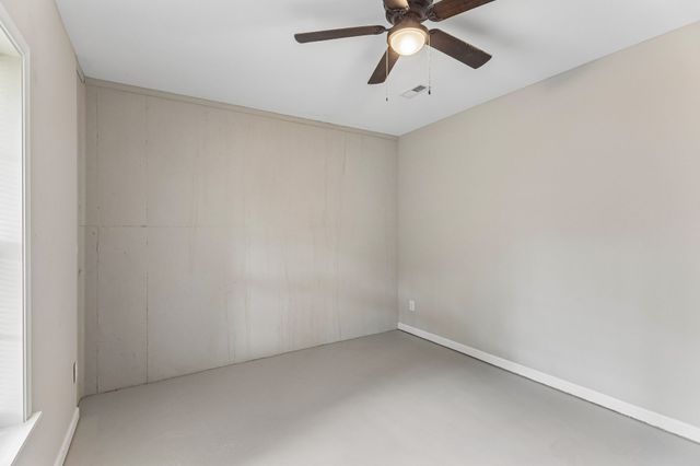 1299 Wesley Ct, Lawrenceburg, TN 38464