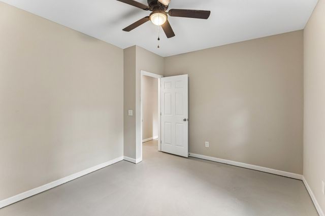 1299 Wesley Ct, Lawrenceburg, TN 38464