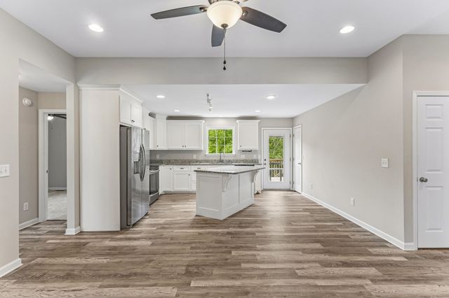 1299 Wesley Ct, Lawrenceburg, TN 38464