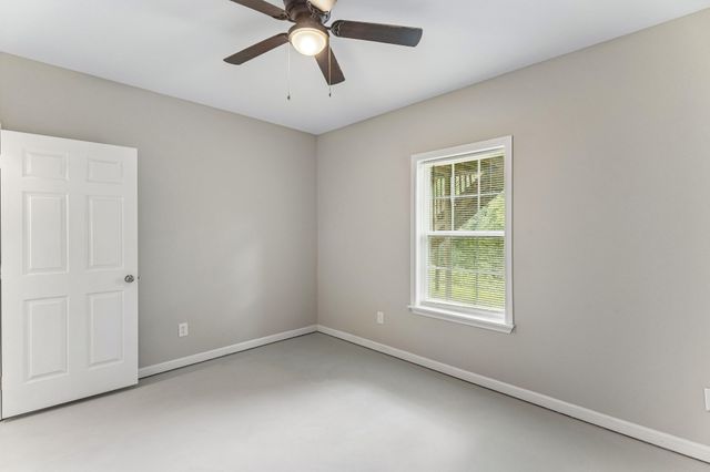 1299 Wesley Ct, Lawrenceburg, TN 38464
