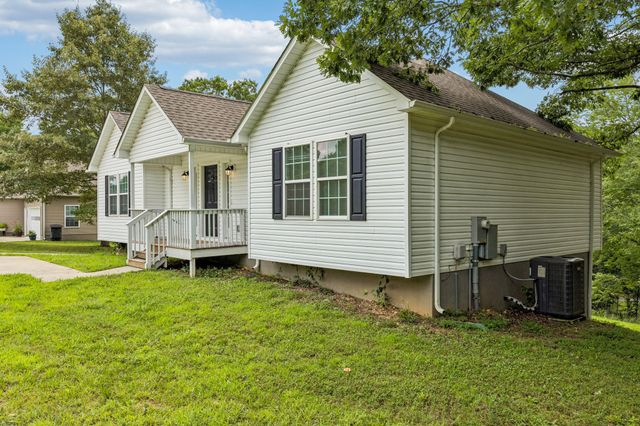1299 Wesley Ct, Lawrenceburg, TN 38464