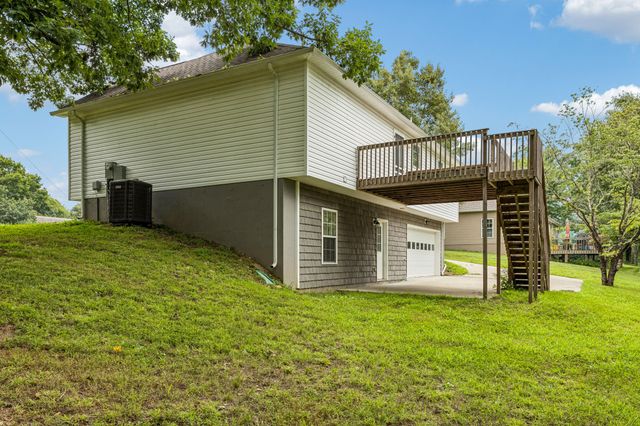 1299 Wesley Ct, Lawrenceburg, TN 38464