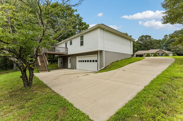 1299 Wesley Ct, Lawrenceburg, TN 38464