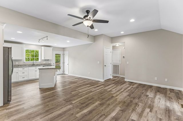 1299 Wesley Ct, Lawrenceburg, TN 38464