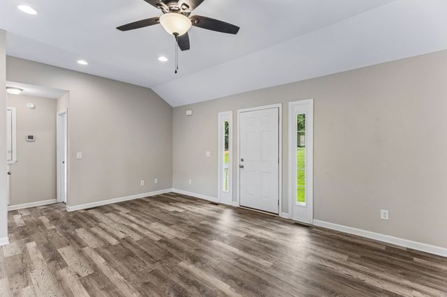 1299 Wesley Ct, Lawrenceburg, TN 38464