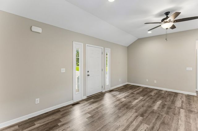 1299 Wesley Ct, Lawrenceburg, TN 38464