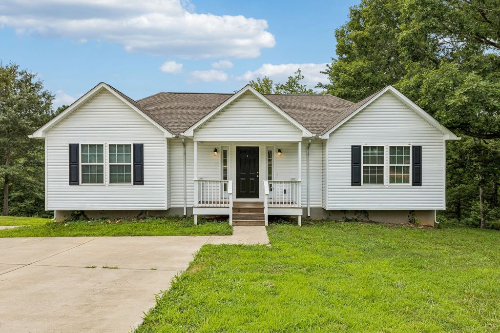 1299 Wesley Ct, Lawrenceburg, TN 38464