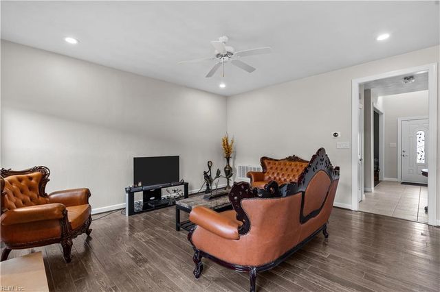 202 Ferguson PL, Suffolk, VA 23435