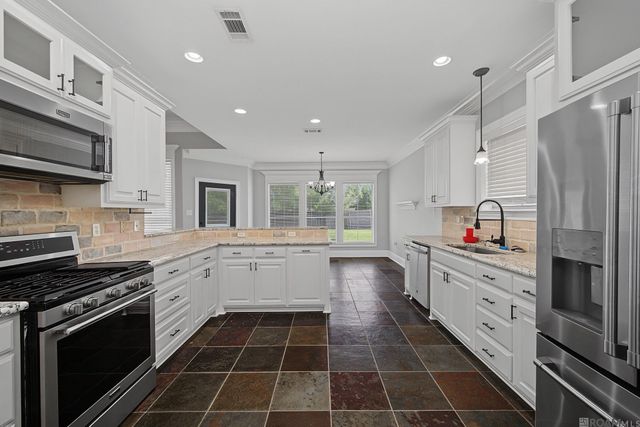 13860 Cobblestone Dr, Denham Springs, LA 70726