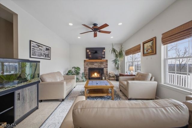 927 Timberline Dr, Jefferson Twp., NJ 07849