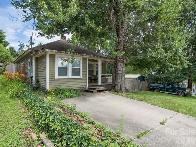 15 Craig Circle, Asheville, NC 28805
