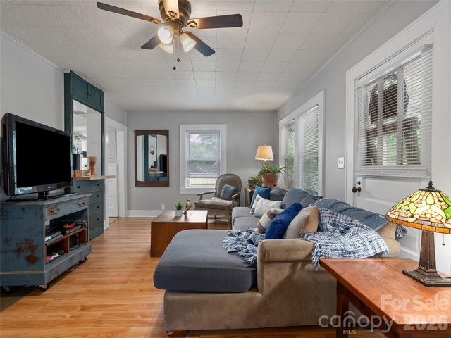 15 Craig Circle, Asheville, NC 28805