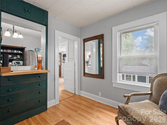 15 Craig Circle, Asheville, NC 28805
