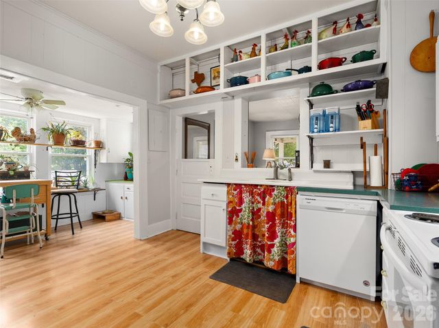 15 Craig Circle, Asheville, NC 28805