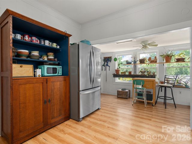 15 Craig Circle, Asheville, NC 28805