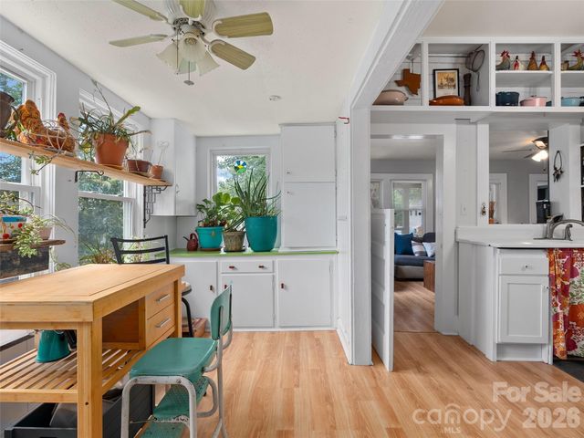 15 Craig Circle, Asheville, NC 28805
