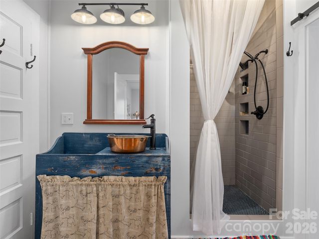 15 Craig Circle, Asheville, NC 28805