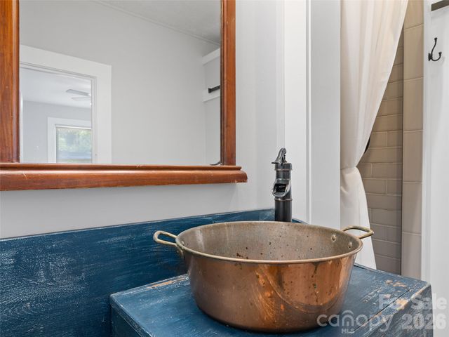 15 Craig Circle, Asheville, NC 28805