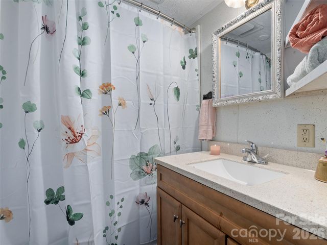 15 Craig Circle, Asheville, NC 28805