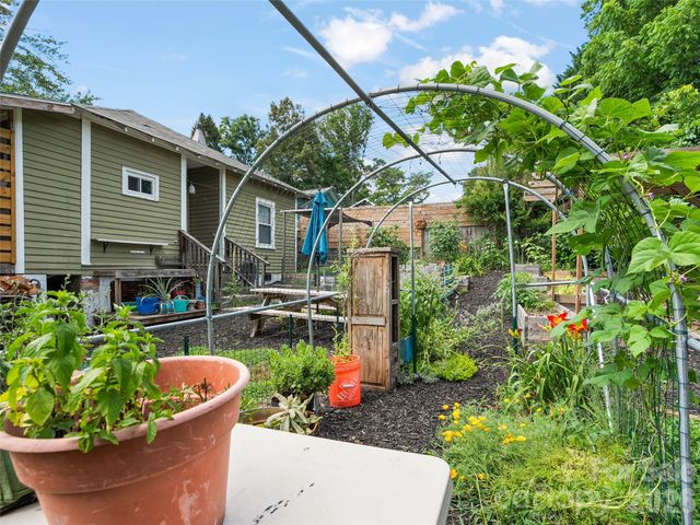 15 Craig Circle, Asheville, NC 28805