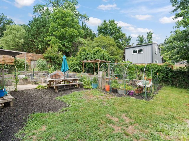 15 Craig Circle, Asheville, NC 28805