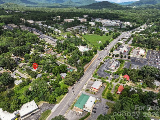 15 Craig Circle, Asheville, NC 28805