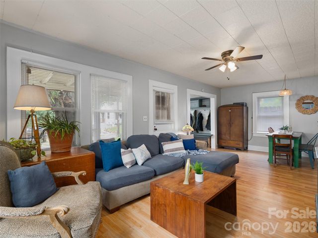 15 Craig Circle, Asheville, NC 28805