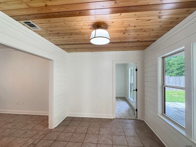 28674 Norwood Dr, Livingston, LA 70754