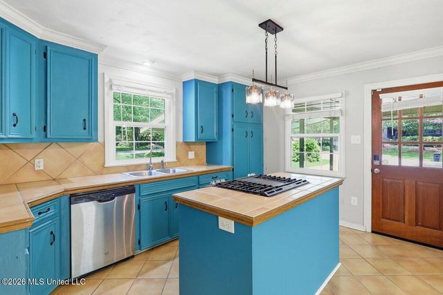 1649 E Northside Drive, Jackson, MS 39211