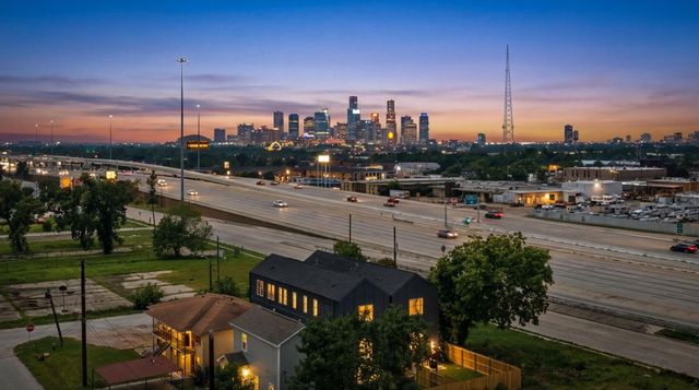 2915 Crane Street B, Houston, TX 77026