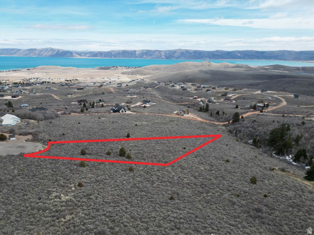 Image 3 of property listing at 3335 S MULES EAR CIR # 37, Garden City, UT 84028